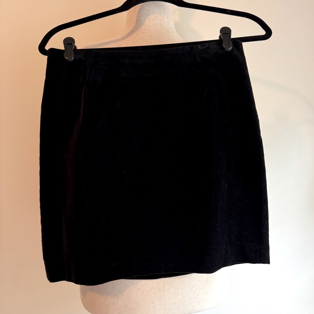 Vintage GAP Black Velvet Mini Skirt – Size 8